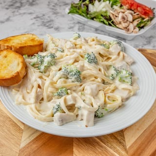 Broccoli & Chicken Alfredo Pasta